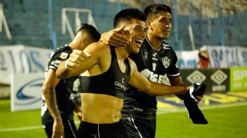 Volvió Leo Sequeira y le dio una gran alegría al Ferro en Tucumán Volvió Leo Sequeira y le dio una gran alegría al Ferro en Tucumán