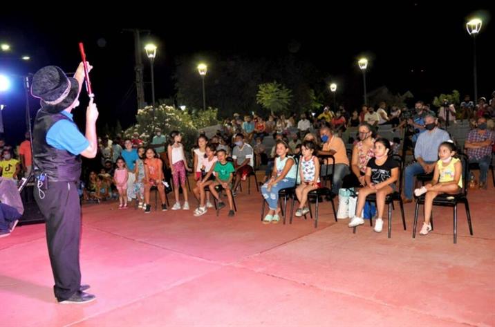 El teatro cautivó a los bandeños durante la noche del viernes El teatro cautivó a los bandeños durante la noche del viernes