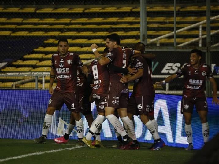 El Ferro se trajo un valioso punto de Rosario