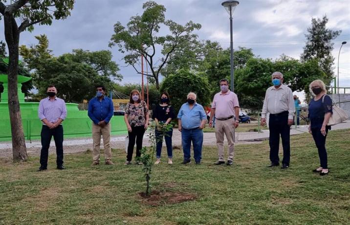 Clodomira se sumó a la campaña “Plantamos memoria” Clodomira se sumó a la campaña “Plantamos memoria”