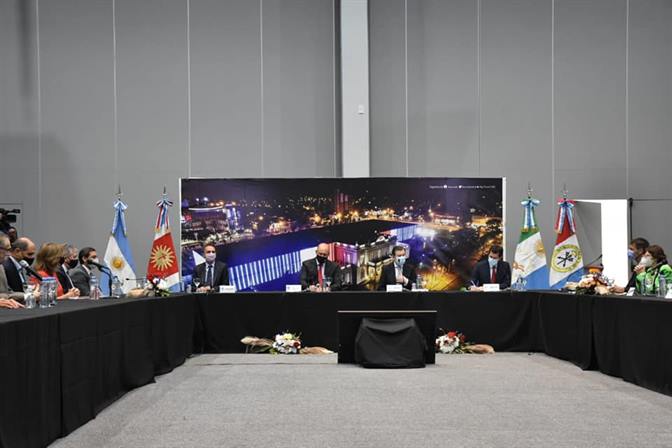 Gobernadores debaten sobre obras necesarias para la región