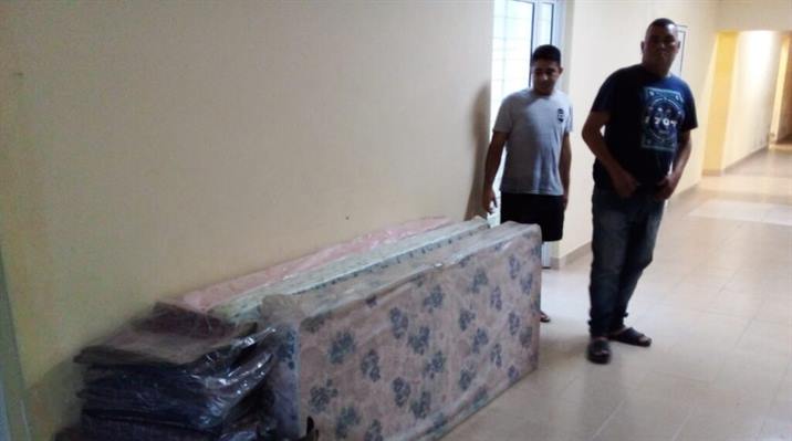 Equipan el centro que aloja a policías que llegaron a Nueva Esperanza Equipan el centro que aloja a policías que llegaron a Nueva Esperanza