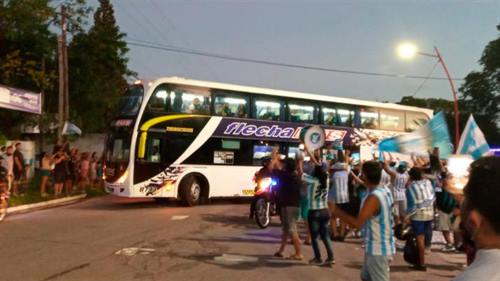 Así fue la llegada de Racing a Santiago Así fue la llegada de Racing a Santiago