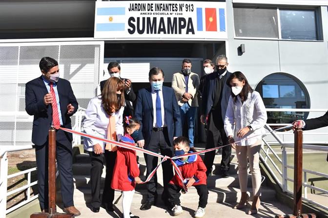 Inauguran edificios escolares y viviendas en Sumampa Inauguran edificios escolares y viviendas en Sumampa
