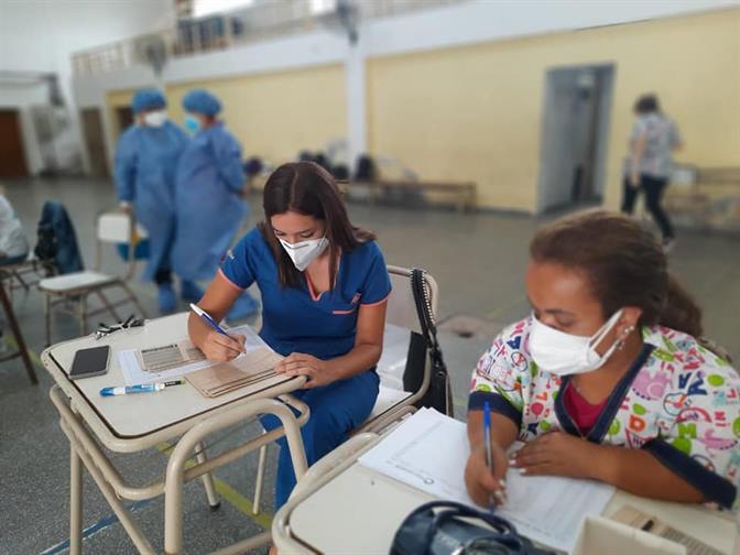 Este jueves comienza la vacunación a docentes en Santiago Este jueves comienza la vacunación a docentes en Santiago