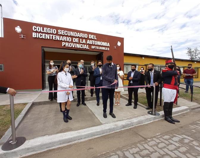 Con una nueva escuela en Vilmer, abrió el ciclo lectivo en Santiago Con una nueva escuela en Vilmer, abrió el ciclo lectivo en Santiago