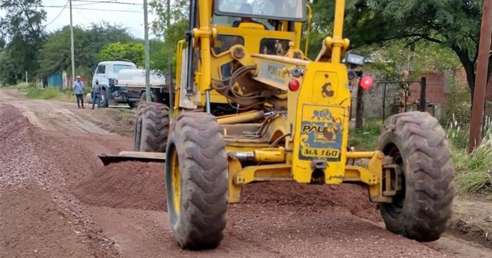 Realizan trabajos para recuperar las calles enripiadas de Pinto Realizan trabajos para recuperar las calles enripiadas de Pinto