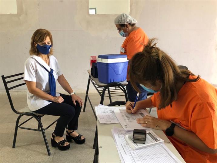 Docentes bandeños recibieron su dosis contra el Covid-19