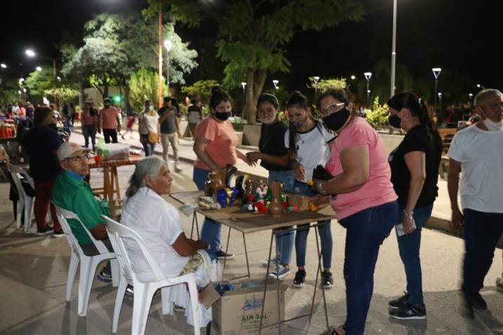 Volvió la Feria Artesanal de Quimilí tras el cierre por pandemia Volvió la Feria Artesanal de Quimilí tras el cierre por pandemia