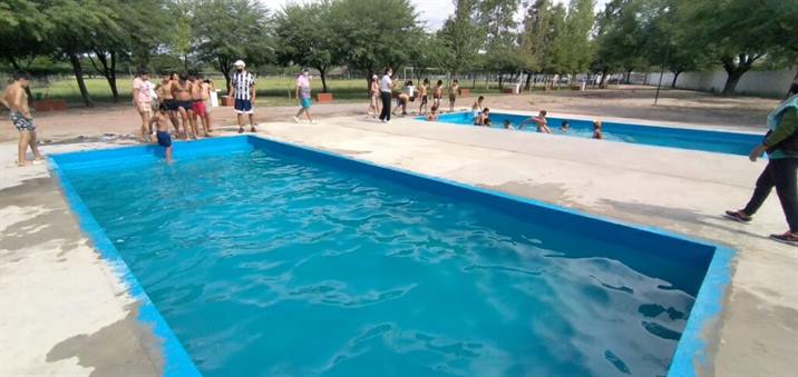 Villa Atamisqui habilitó dos piletas en el polideportivo municipal