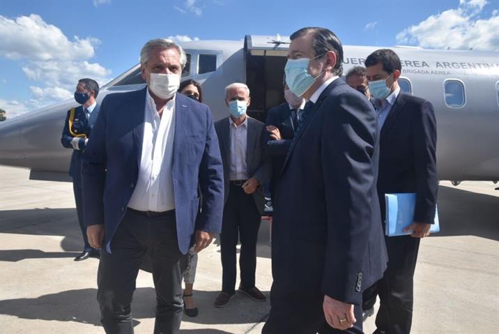 El Presidente llegó a la Capital y partió hacia el interior
