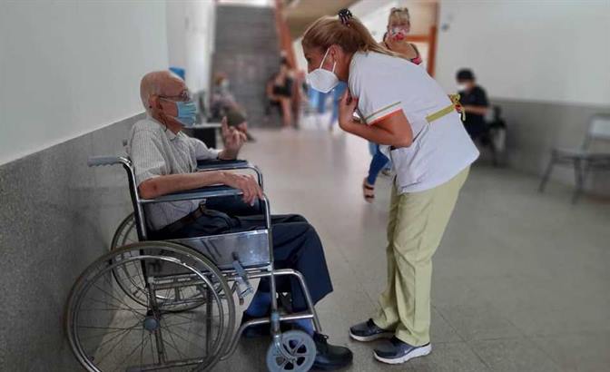 Covid: continúa la vacunación a mayores de 70 años