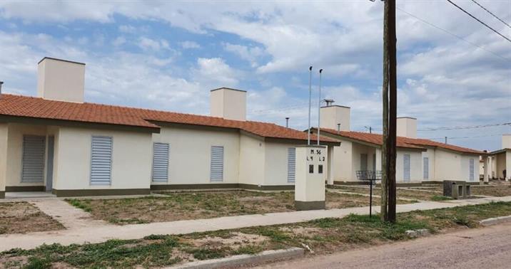 Entregan viviendas a más de 500 familias de la Capital