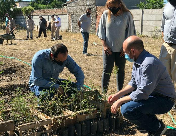 Una huerta comunitaria brinda alimentos saludables y nutritivos en La Banda