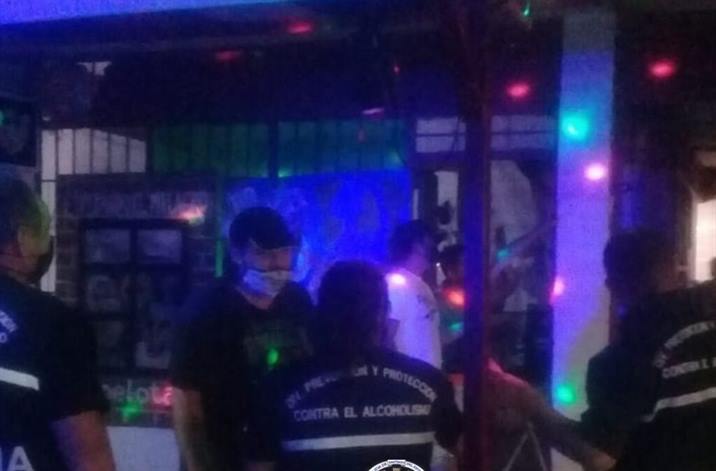 Desarticulan fiestas clandestinas en la Capital y La Banda