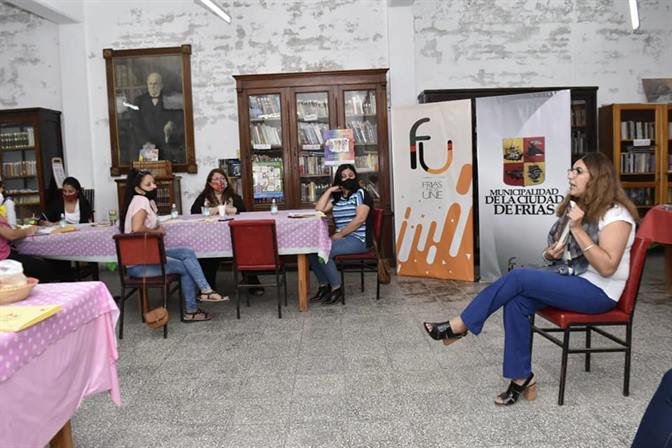 Frías organizó un Café Literario con Perspectiva de Género