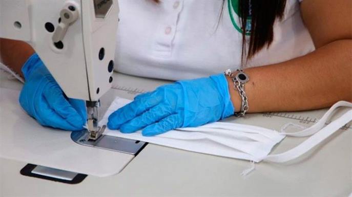 Entregan barbijos a cambio de útiles o alimentos no perecederos
