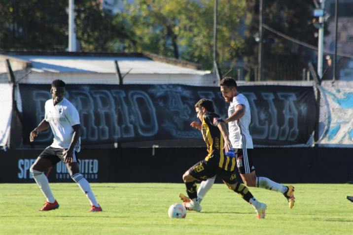 Deportivo Riestra le quitó el invicto al Aurinegro Deportivo Riestra le quitó el invicto al Aurinegro