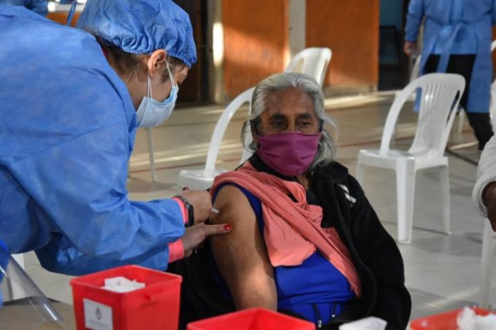Destacan el rol de los trabajadores de la salud en la campaña de vacunación