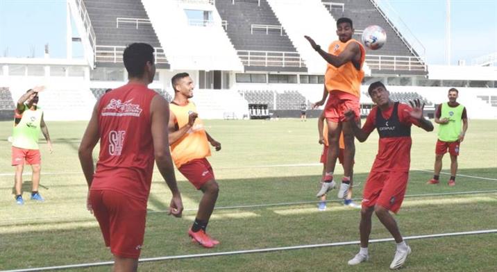Un Central Córdoba remendado sale a la cancha en Mendoza