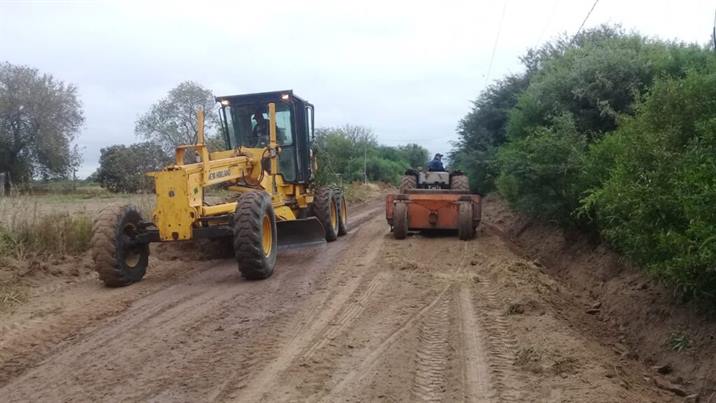 Intensifican el arreglo de los caminos rurales de Clodomira