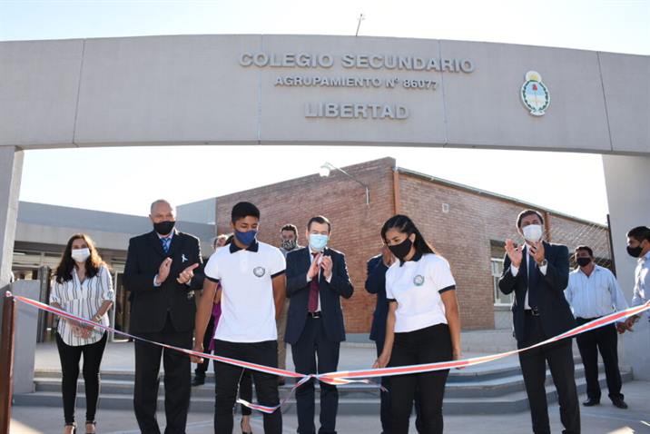 Inauguran un colegio y entregan viviendas en el paraje Libertad