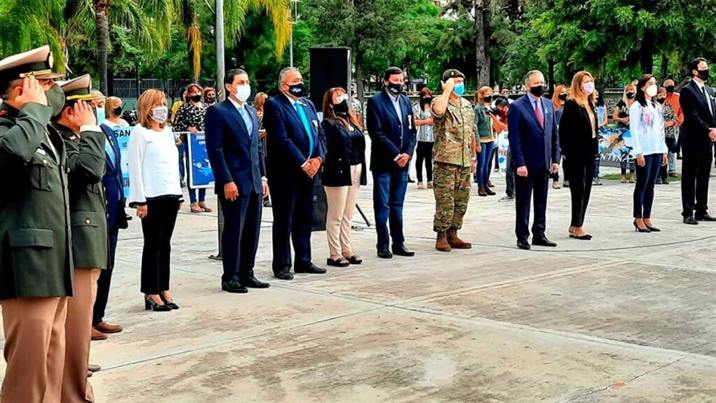 Emotivo homenaje a los veteranos y caídos en la guerra de Malvinas Emotivo homenaje a los veteranos y caídos en la guerra de Malvinas