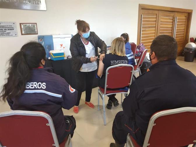 Bomberos de Las Termas fueron vacunados contra el Covid-19 Bomberos de Las Termas fueron vacunados contra el Covid-19