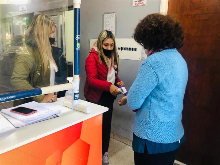 Intensifican los trabajos de desinfección en el edificio municipal bandeño Intensifican los trabajos de desinfección en el edificio municipal bandeño