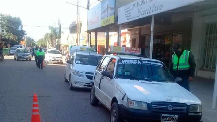 Habilitan sectores para estacionar sobre calles céntricas en La Banda