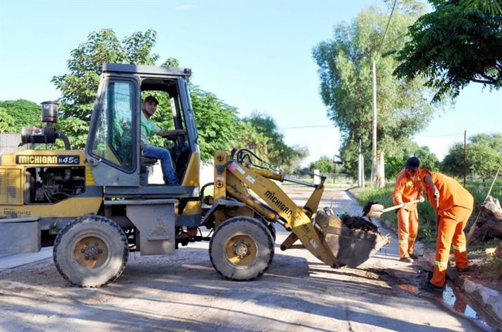 Realizan tareas de limpieza en barrios bandeños Realizan tareas de limpieza en barrios bandeños