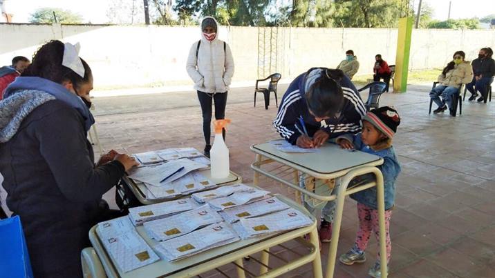 Entregaron la tarjeta Alimentar a más de 100 familias de Clodomira Entregaron la tarjeta Alimentar a más de 100 familias de Clodomira