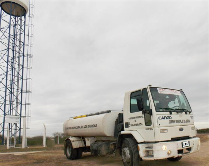 Continúa a ritmo sostenido la distribución de agua potable en Los Quiroga Continúa a ritmo sostenido la distribución de agua potable en Los Quiroga