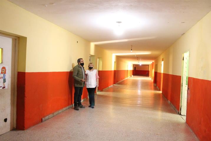 Tareas de mejoras en instituciones educativas de Colonia El Simbolar