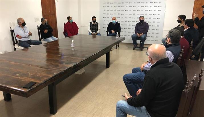 Remiseros y taxistas piden auxilio para enfrentar la crisis