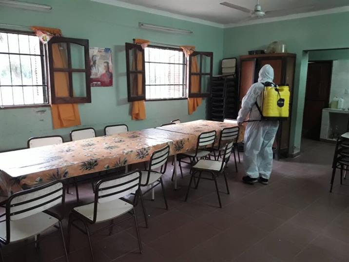 Clodomira le hace frente al covid y dengue con sanitizaciones en escuelas