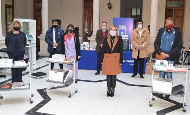 Caps de tres barrios capitalinos recibieron equipamiento médico
