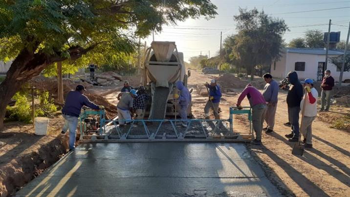 Avanza la repavimentación de calles estratégicas de Quimilí