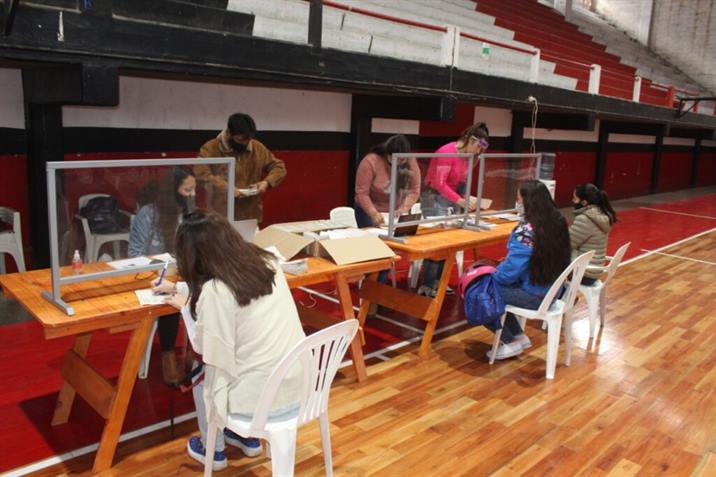 Continúa la entrega de la tarjeta Alimentar para quienes no la retiraron Continúa la entrega de la tarjeta Alimentar para quienes no la retiraron