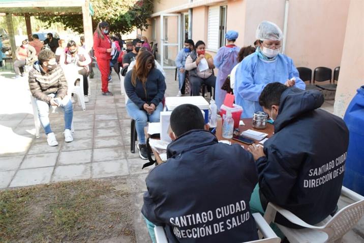 Vacunaron a unas 800 personas con factores de riesgo y obesidad en el Campo Contreras