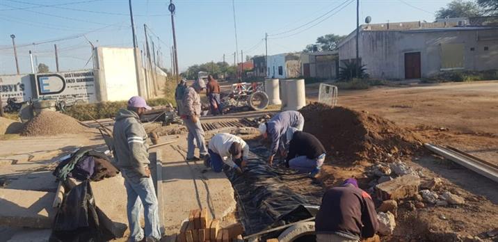 Ejecutan obras para mejorar los desagües en los barrios de Añatuya Ejecutan obras para mejorar los desagües en los barrios de Añatuya