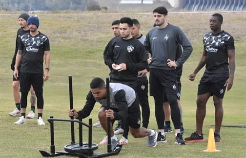 Central vuelve a entrenar y piensa en su amistoso con Racing