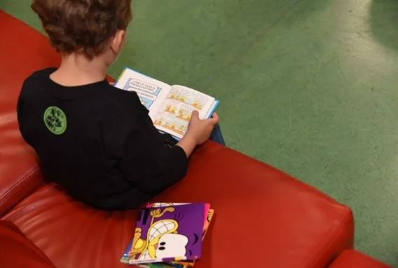 Mc Donalds donó materiales a instituciones educativas bandeñas Mc Donalds donó materiales a instituciones educativas bandeñas