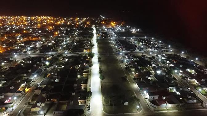 Instalan nuevo sistema de iluminación en dos barrios de Frías
