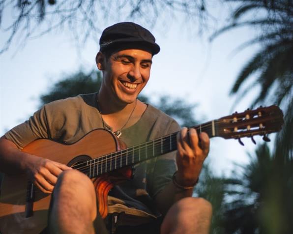 Gabriel Acosta lanza un videoclip para estrenar su carrera solista