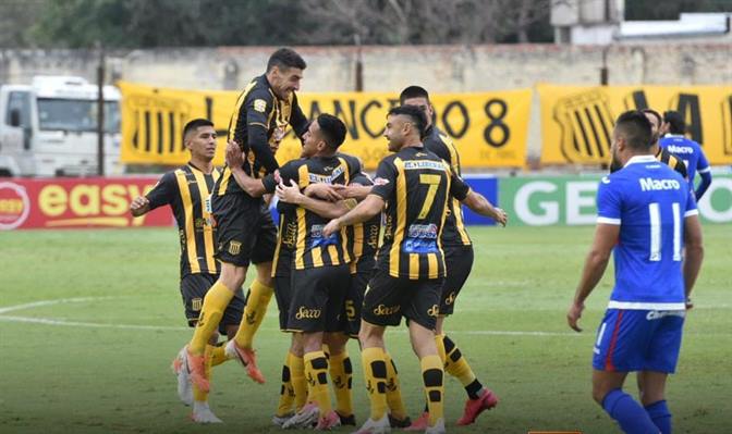 El Aurinegro se recuperó con una goleada al puntero