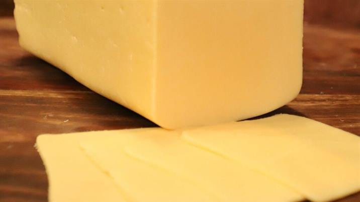 La Anmat prohibió la venta de un queso hecho en Santiago La Anmat prohibió la venta de un queso hecho en Santiago