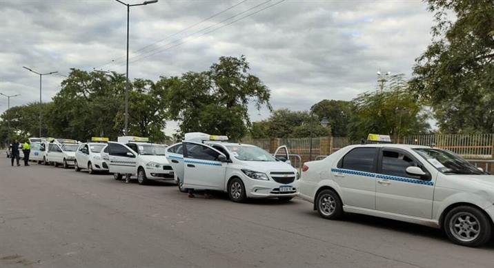 Lanzan facilidades de pago para habilitar taxis y radiotaxis