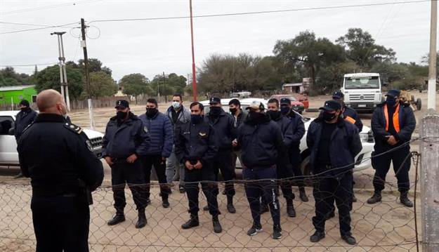 Envían policías a Weisburd por la preocupante situación sanitaria