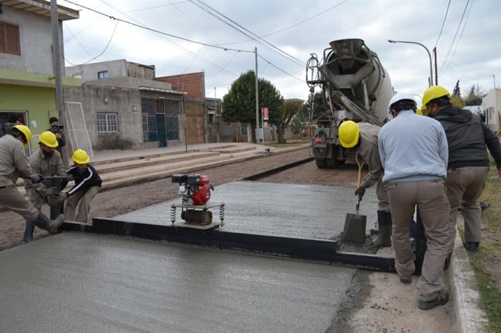 Inician la pavimentación de corredores estratégicos en el sudeste de Frías